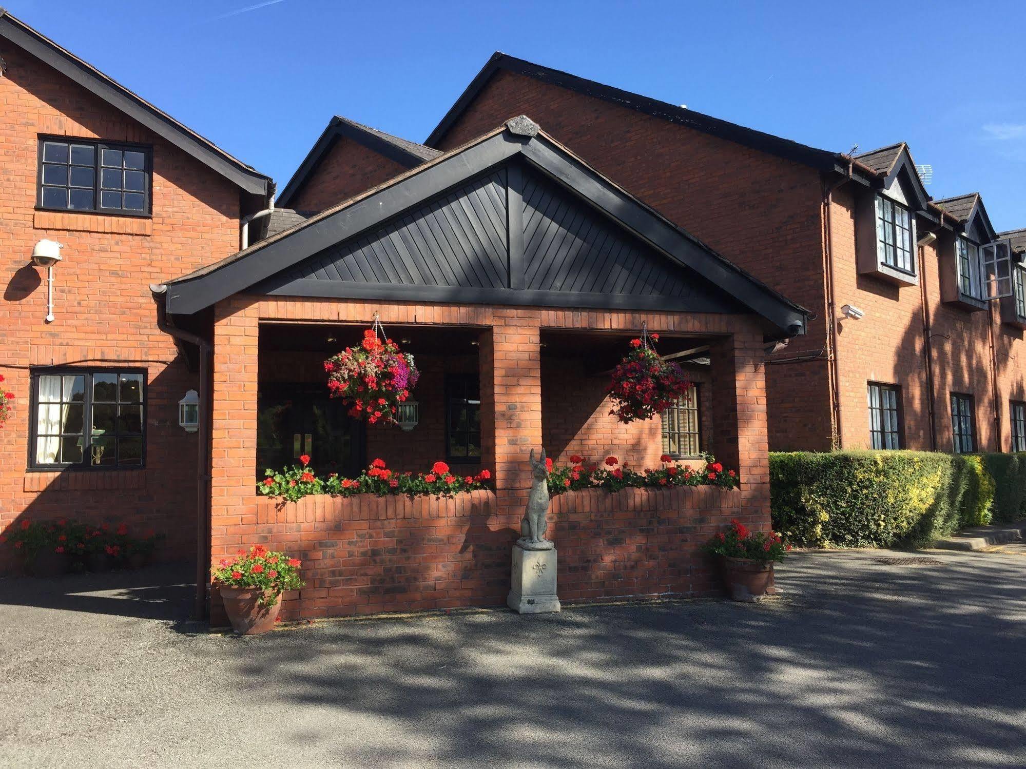 Hotel The Vicarage Holmes Chapel Exterior foto